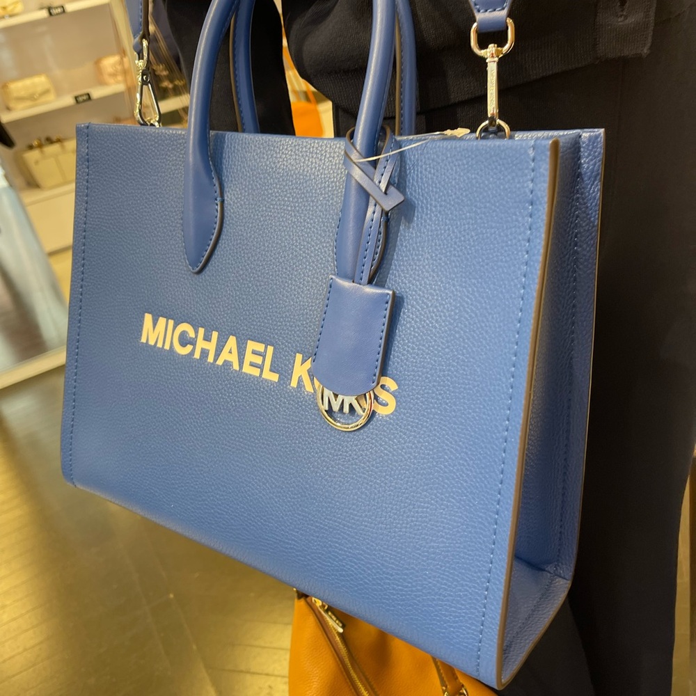 MICHAEL KORS Mirella Medium EW Pebbled Leather Tote Bag
Galaxy Blue
NWT - Picture 5 of 16